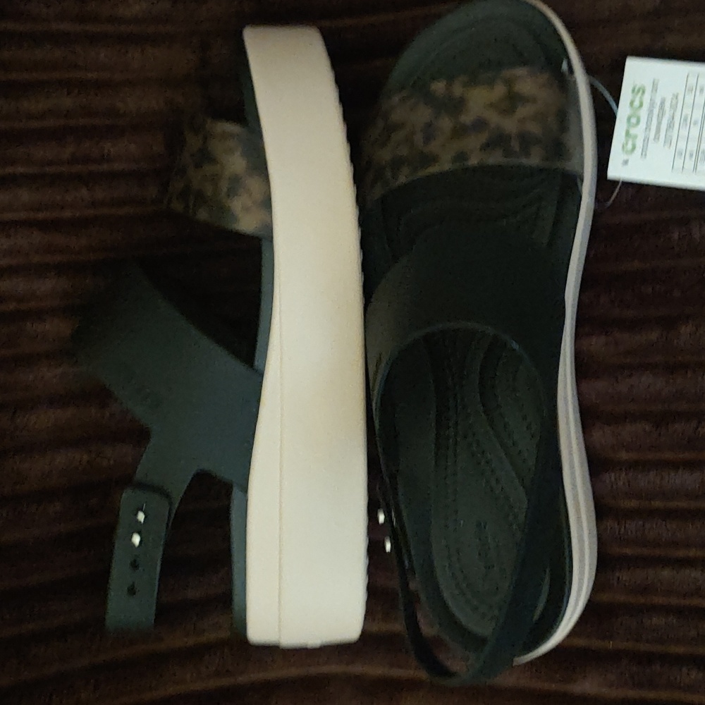 CROCS Brooklyn wedge sandal, size 9